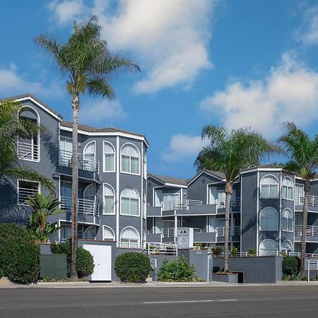 Beachfront Inn And Suites At Дейна Пойнт Екстериор снимка
