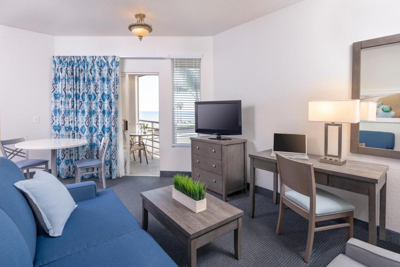 Beachfront Inn And Suites At Дейна Пойнт Екстериор снимка