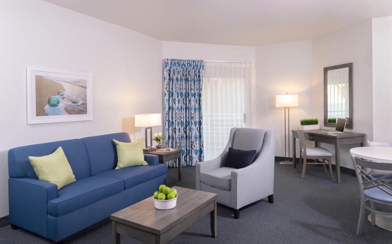 Beachfront Inn And Suites At Дейна Пойнт Екстериор снимка