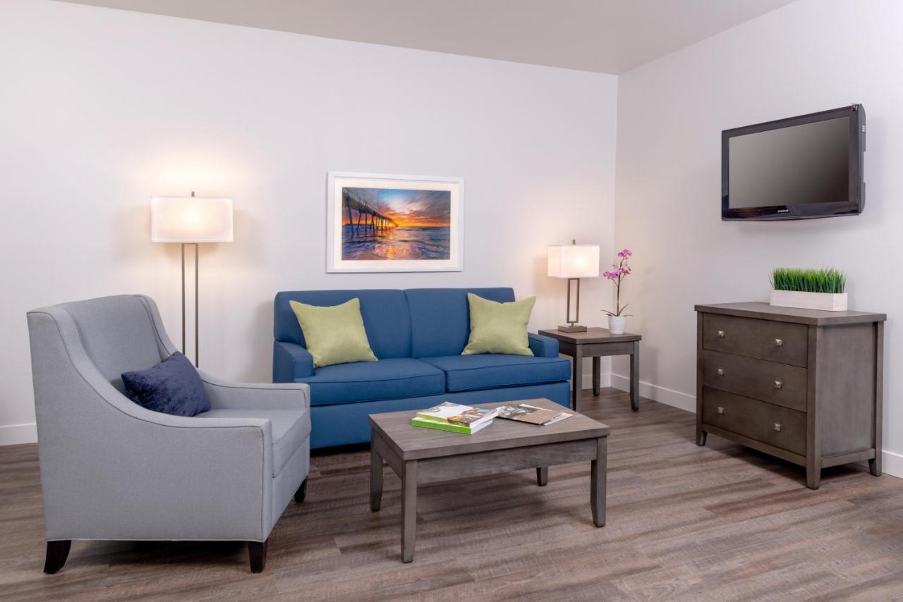 Beachfront Inn And Suites At Дейна Пойнт Екстериор снимка