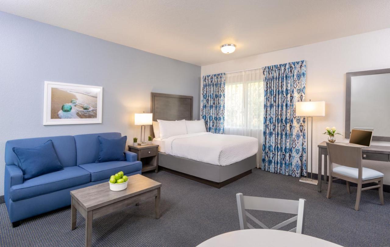 Beachfront Inn And Suites At Дейна Пойнт Екстериор снимка