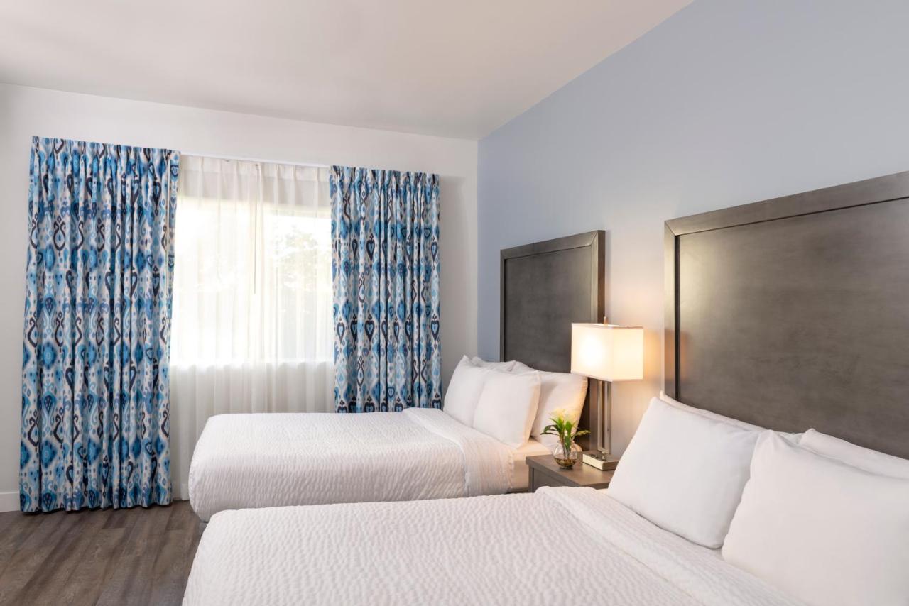 Beachfront Inn And Suites At Дейна Пойнт Екстериор снимка