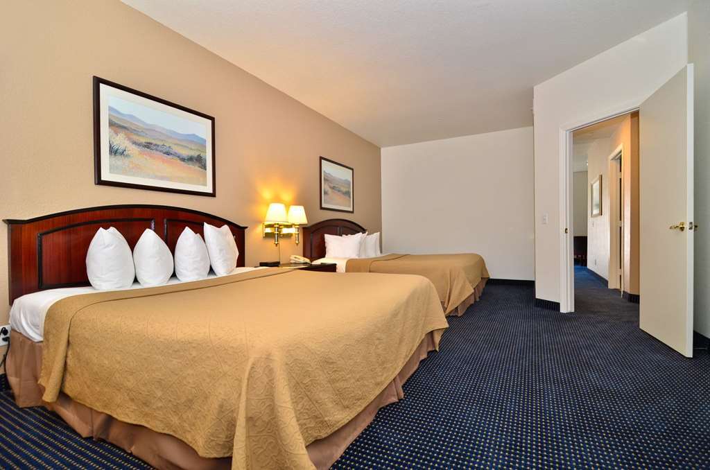 Beachfront Inn And Suites At Дейна Пойнт Стая снимка