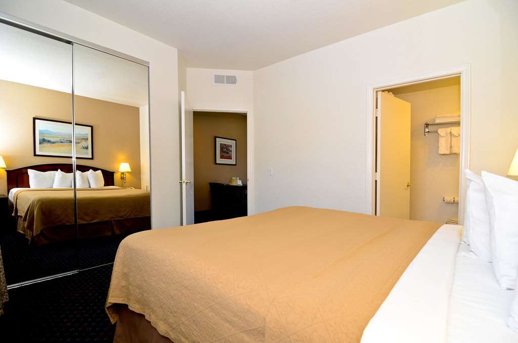 Beachfront Inn And Suites At Дейна Пойнт Стая снимка