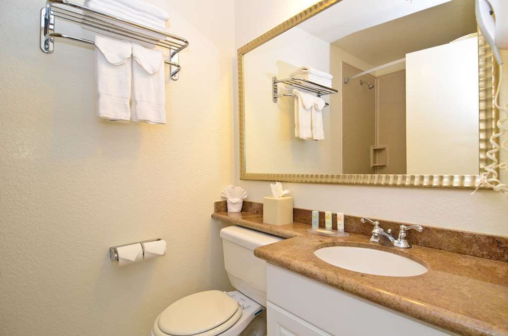 Beachfront Inn And Suites At Дейна Пойнт Стая снимка